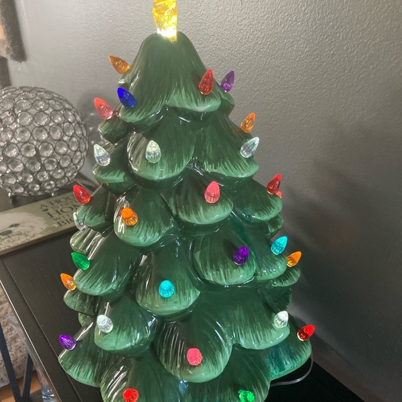 Stunning Ceramic Christmas Tree - Picture 5 of 8